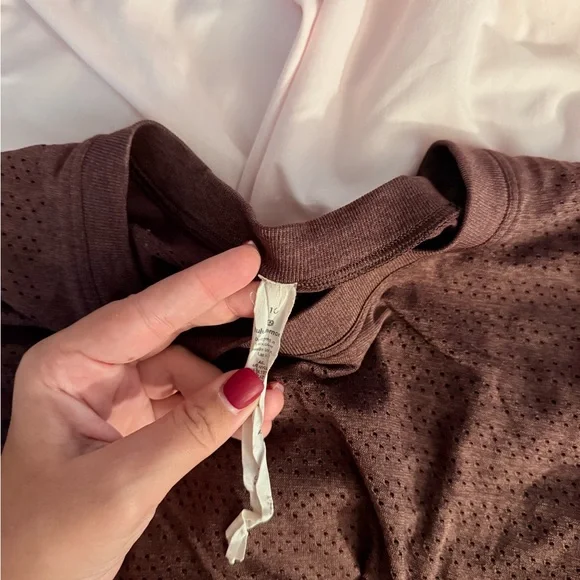 Lululemon size 10 workout shirt - Picture 2 of 3